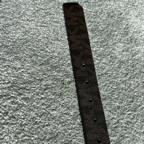 EUC Michael Kors Reversible Logo with Logo Buckle Belt - Picture 11 of 11